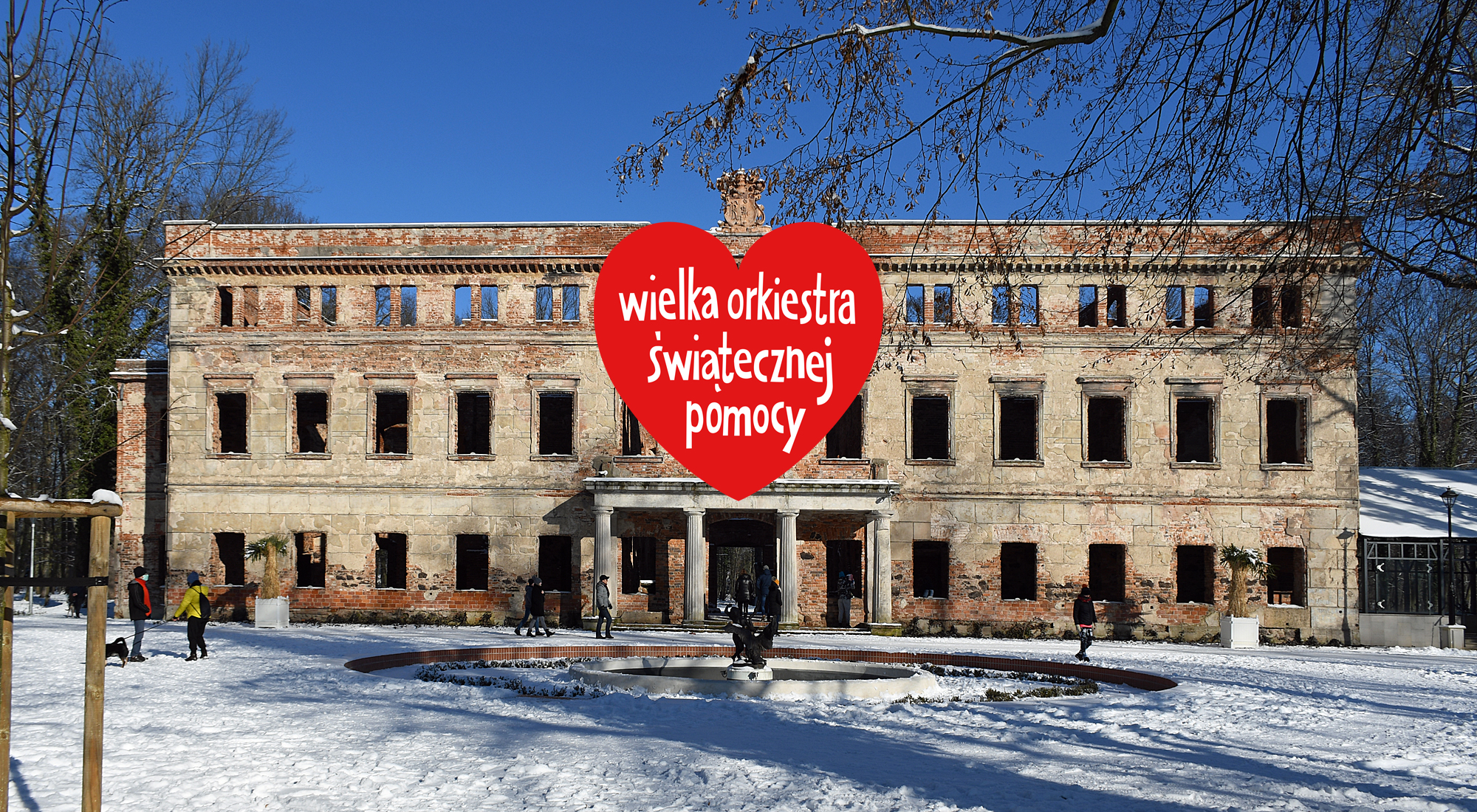 Pałac w Zatoniu zimową porą